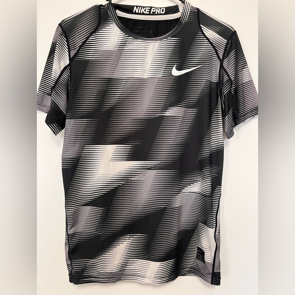 Nike Pro Dri- Fit Men's Black and Gray Graphic Shirt